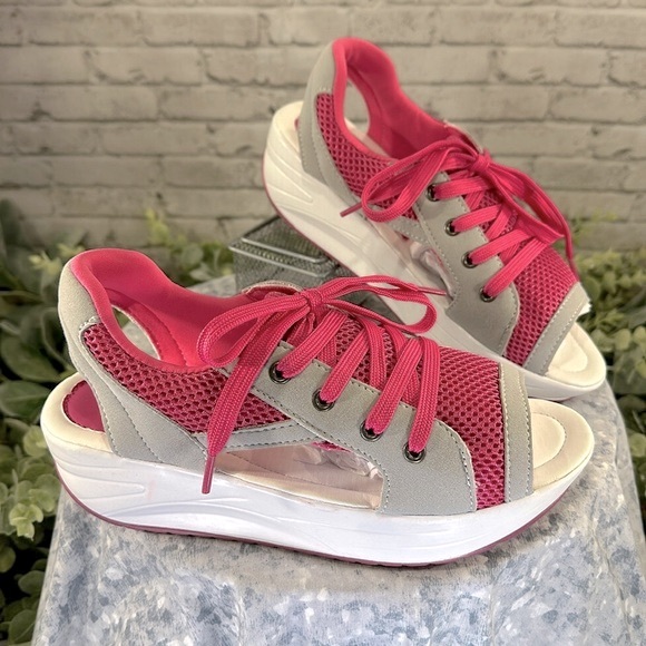 FASHION - Pink & Gray Mesh Knit Open Toe Platform Muffin Sandals WMS 7M🩷NWOT🩶 - Picture 1 of 11